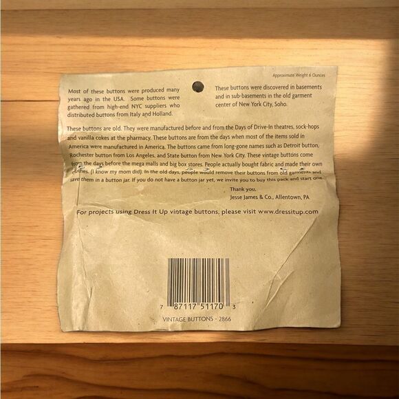 DRESS IT UP VINTAGE BUTTON DIY CRAFT 👗 - Picture 3 of 3